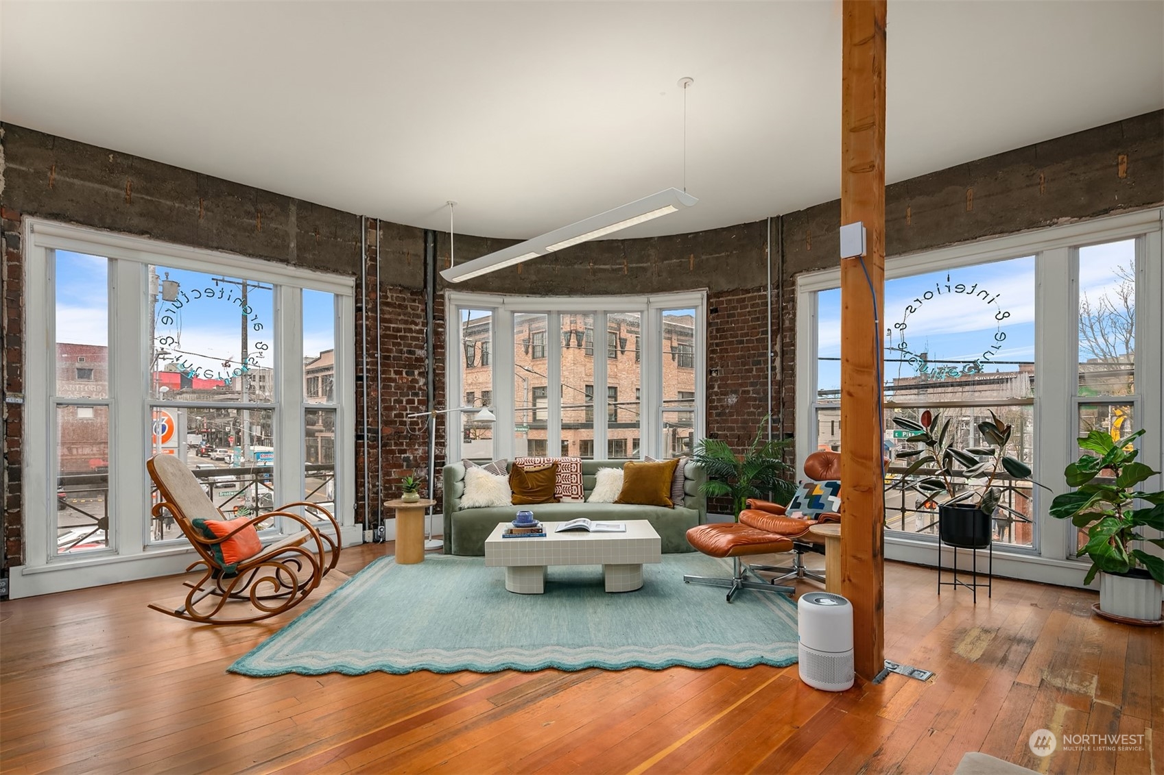 824 E Pike Street
