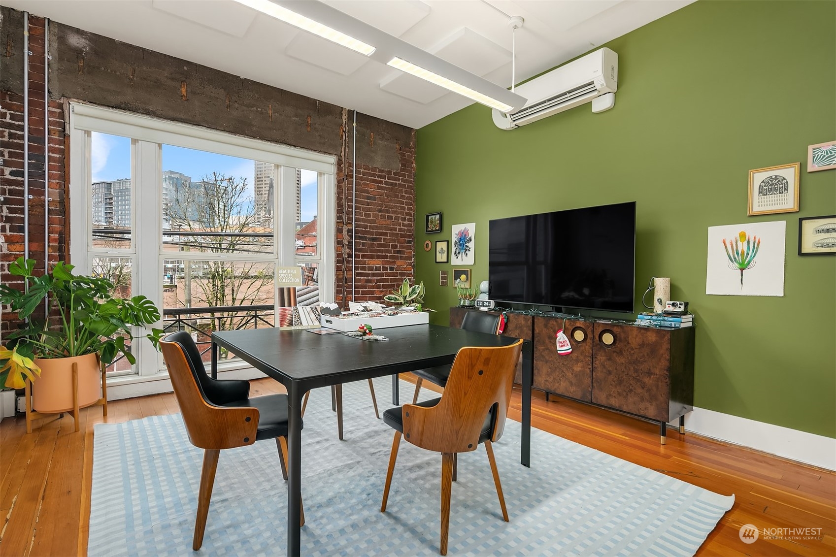 824 E Pike Street