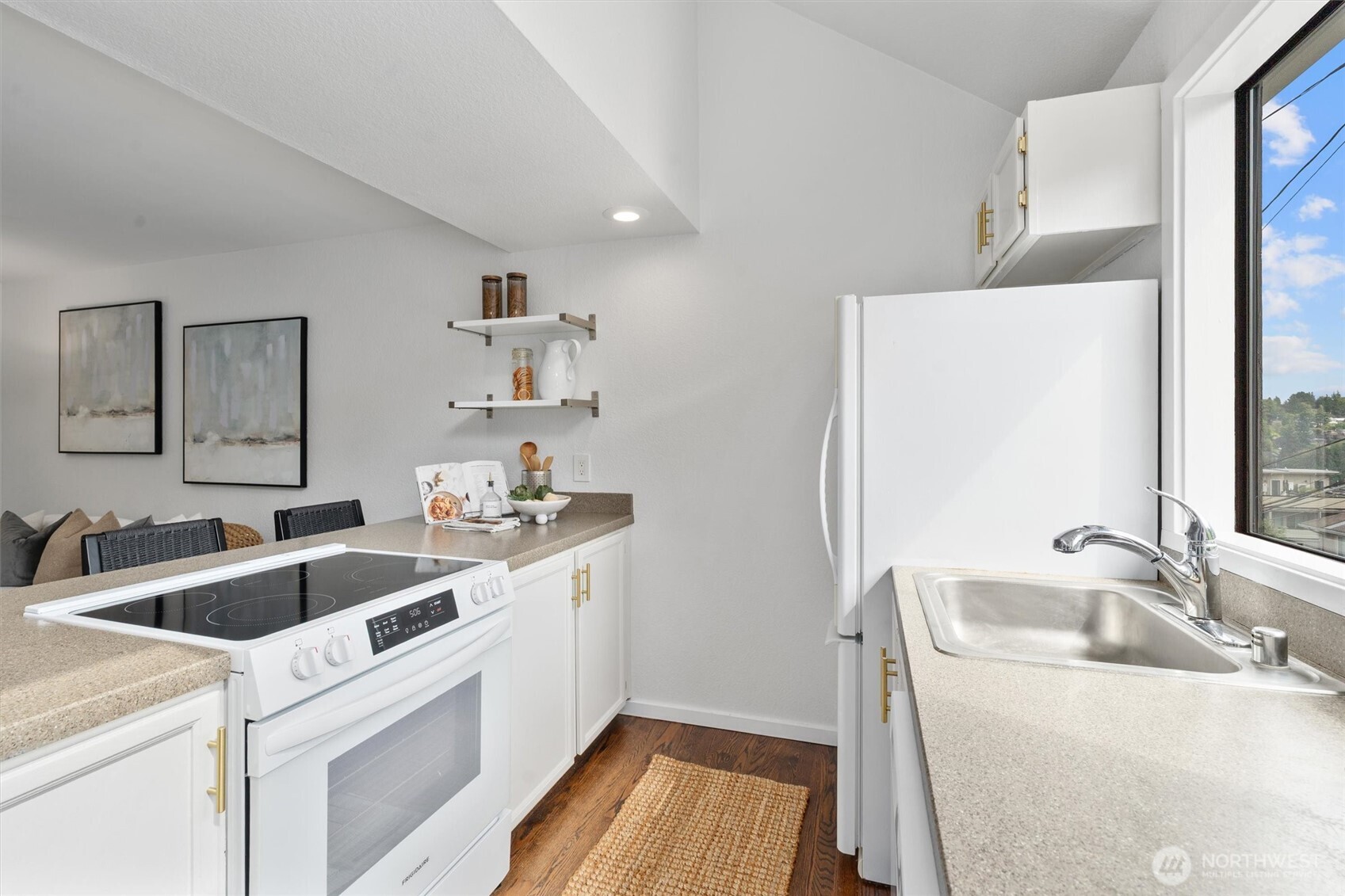 Seattle, Washington 98112, United States, 2 Bedrooms Bedrooms, ,2 BathroomsBathrooms,Residential,Active,203939