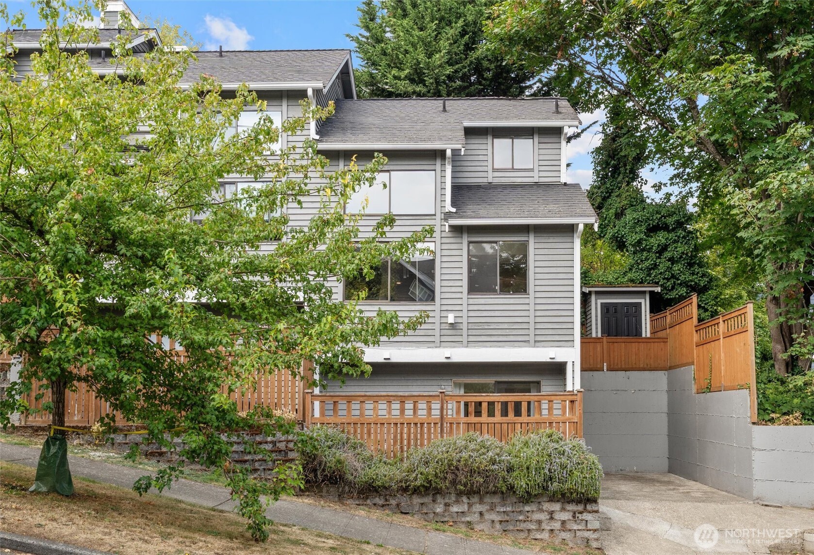 Seattle, Washington 98112, United States, 2 Bedrooms Bedrooms, ,2 BathroomsBathrooms,Residential,Active,203939