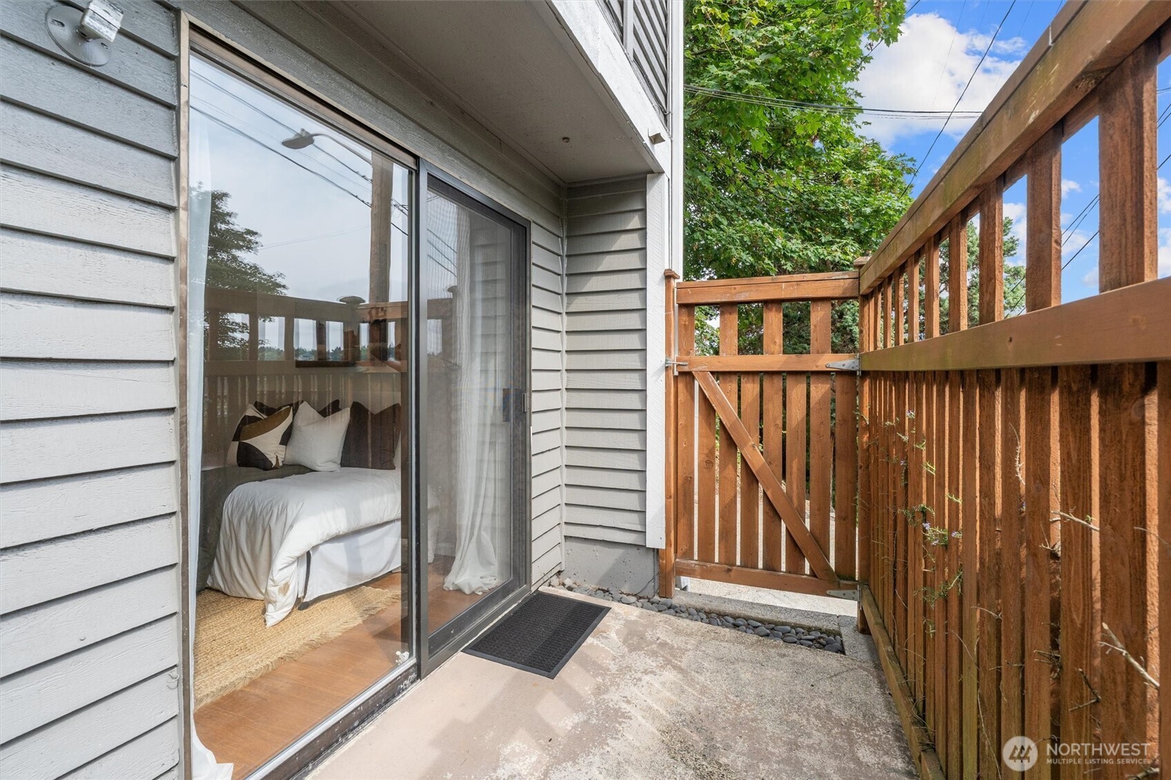 Seattle, Washington 98112, United States, 2 Bedrooms Bedrooms, ,2 BathroomsBathrooms,Residential,Active,203939