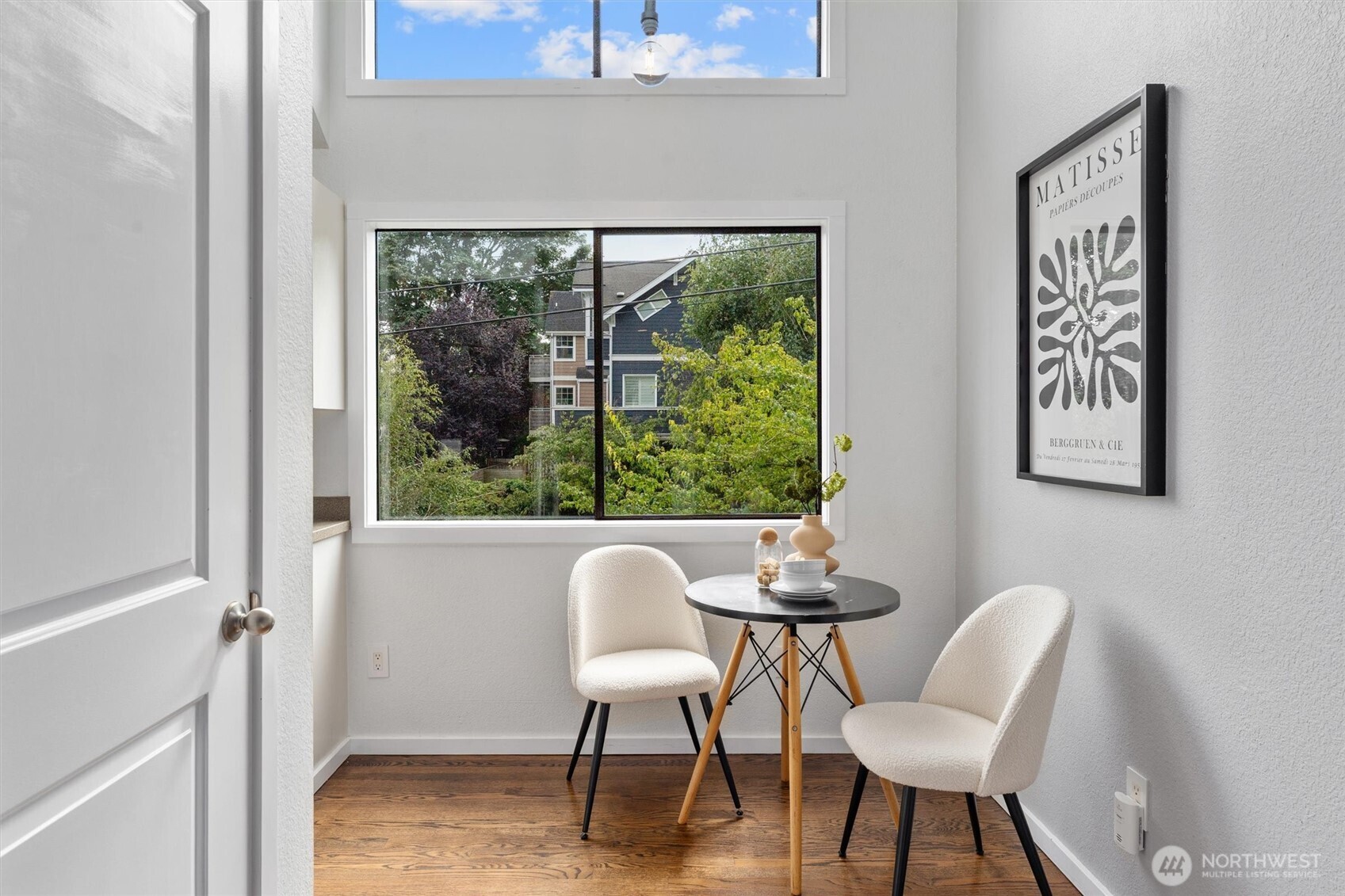 Seattle, Washington 98112, United States, 2 Bedrooms Bedrooms, ,2 BathroomsBathrooms,Residential,Active,203939