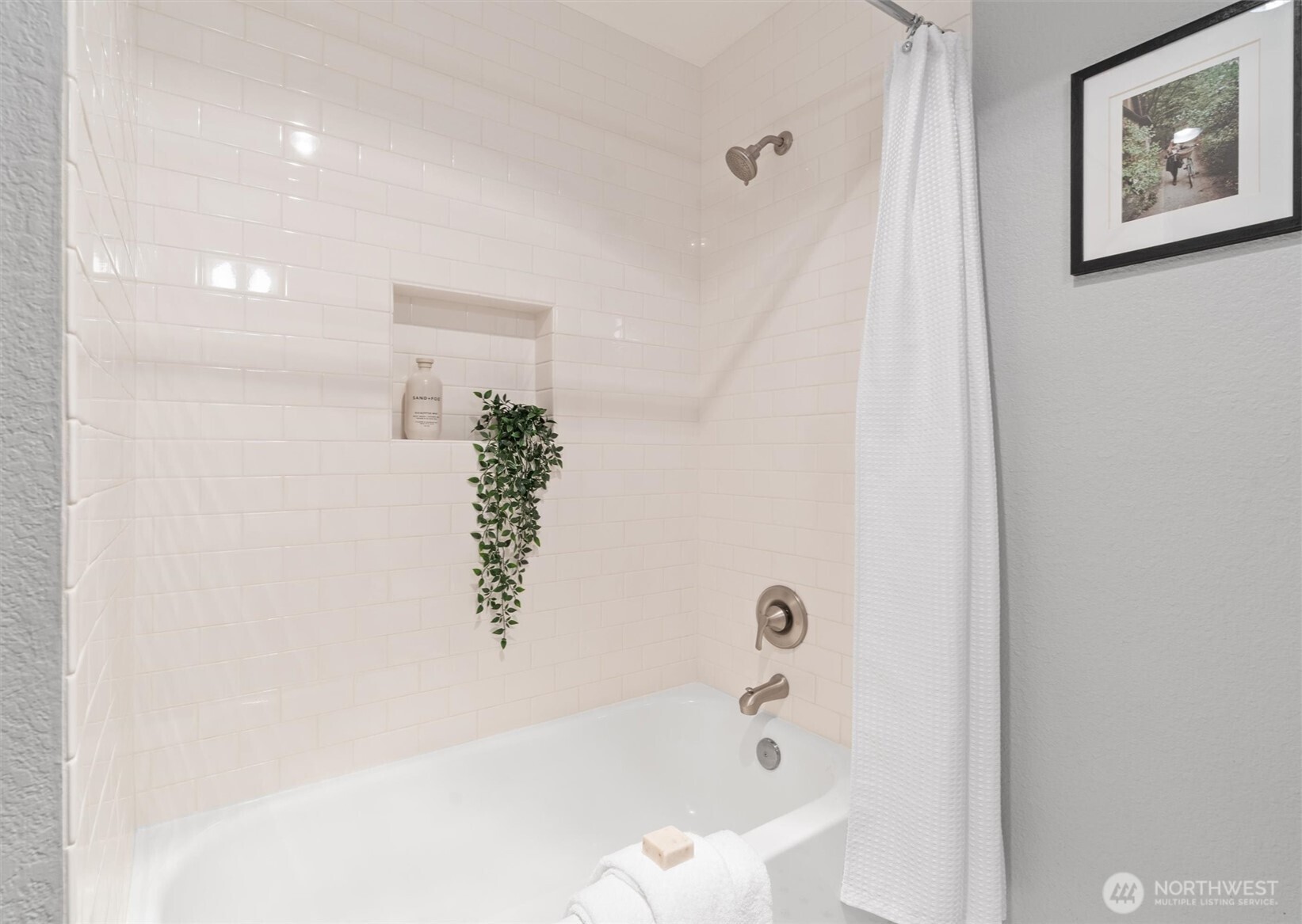 Seattle, Washington 98112, United States, 2 Bedrooms Bedrooms, ,2 BathroomsBathrooms,Residential,Active,203939