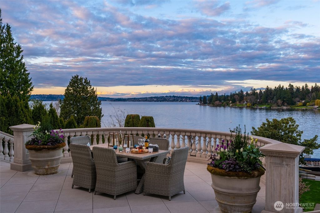 Photo of 3602 Evergreen Point Road, Medina, WA 98039 (MLS # 2366541)