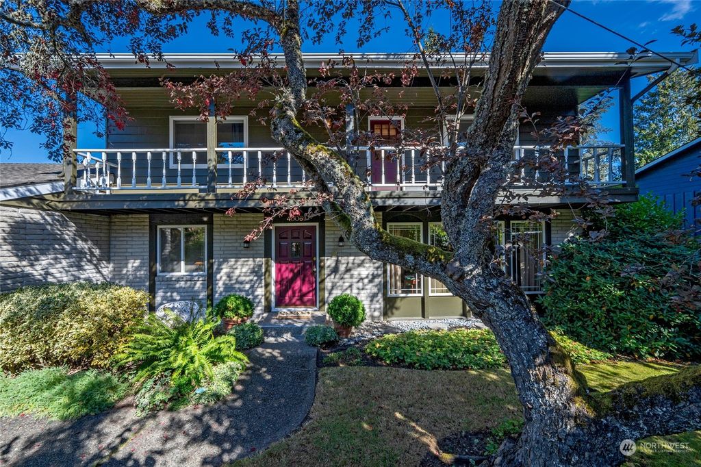 Photo of 4006 NE 98th Street, Seattle, WA 98115 (MLS # 2297922)