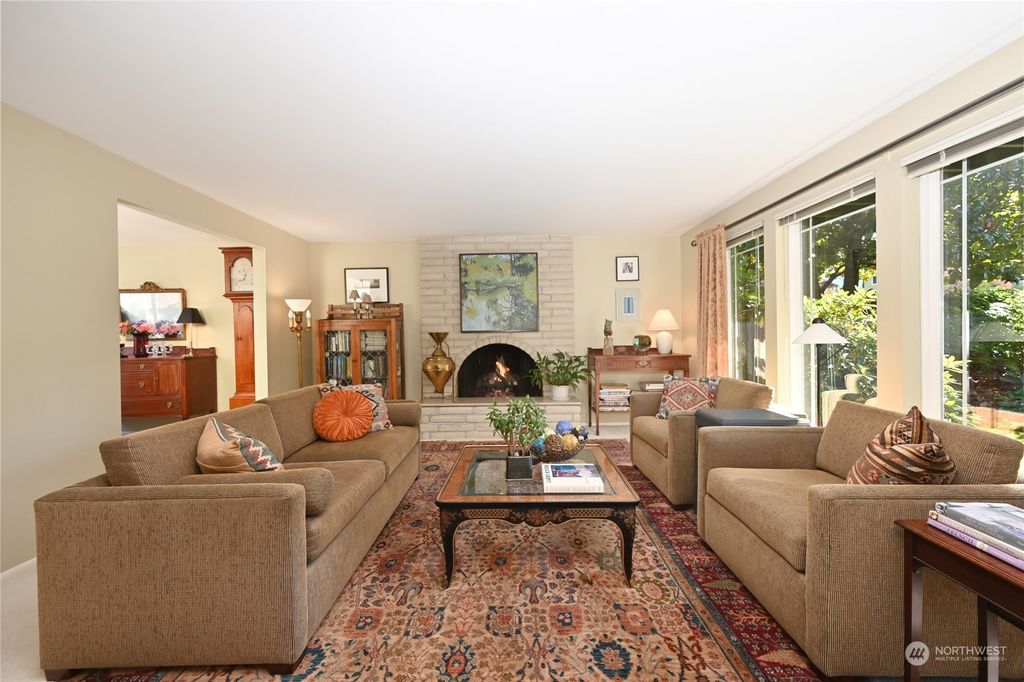 Photo of 4006 NE 98th Street, Seattle, WA 98115 (MLS # 2297922)