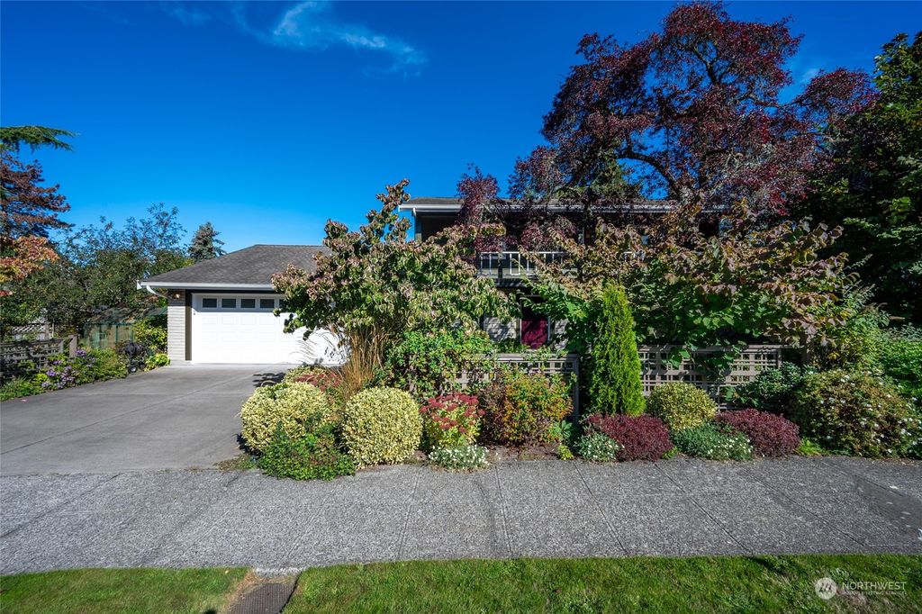 Photo of 4006 NE 98th Street, Seattle, WA 98115 (MLS # 2297922)