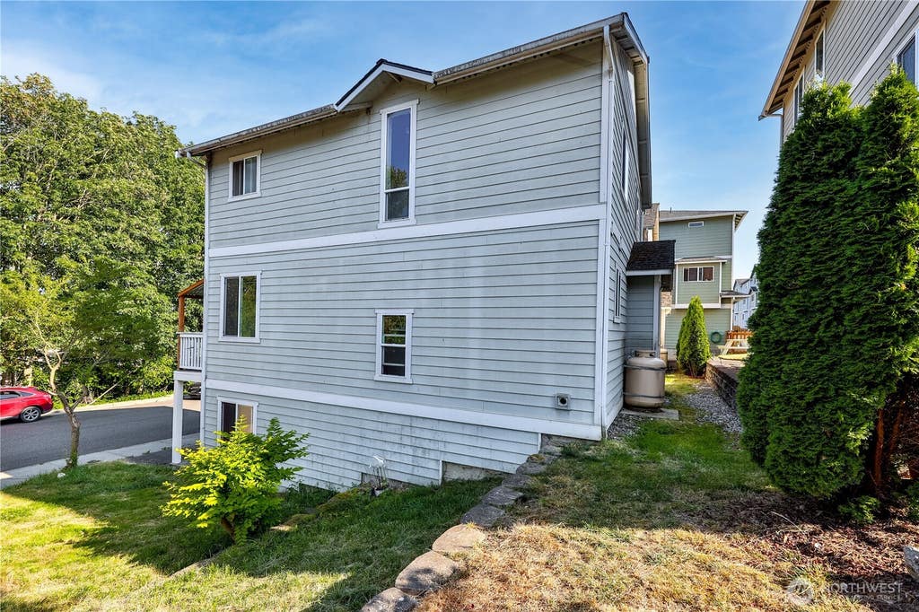 Photo of 1102 Chestnut Street, Everett, WA 98201 (MLS # 2556622)