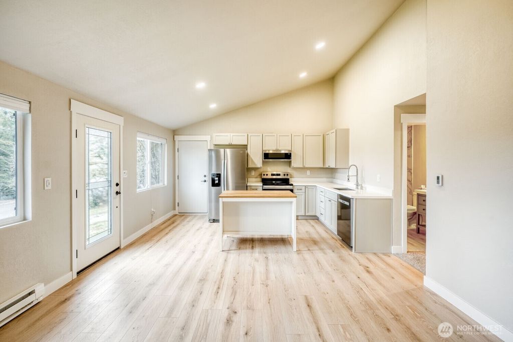 Photo of 20420 147th Avenue SE, Kent, WA 98042 (MLS # 2511399)