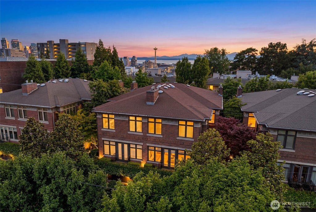 Photo of 719 Harvard Avenue E, Seattle, WA 98102 (MLS # 2579691)
