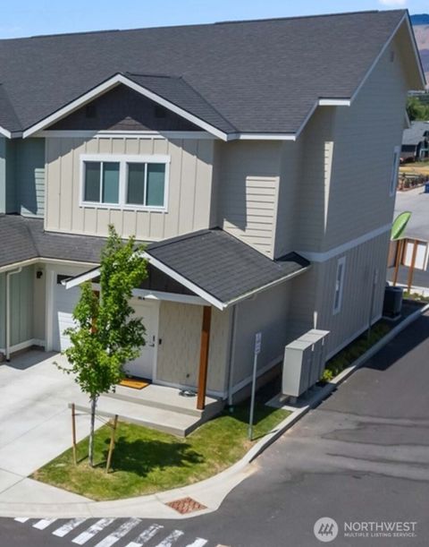 Photo of 1075 Red Apple Road #B8, Wenatchee, WA 98801 (MLS # 2493322)