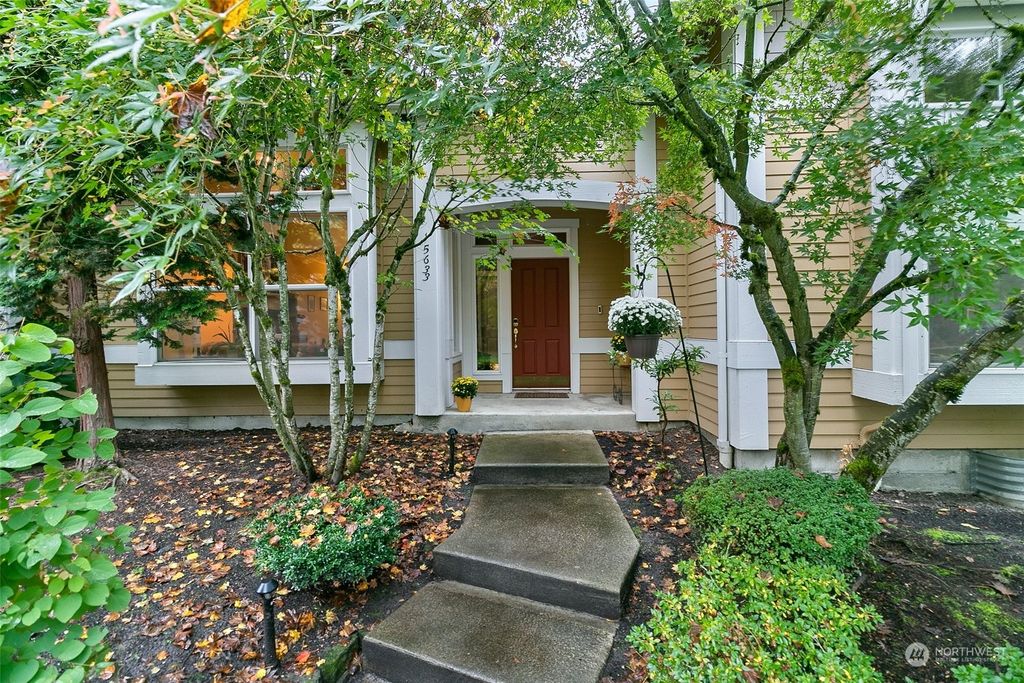 Photo of 15633 NE 92nd Way #B2103, Redmond, WA 98052 (MLS # 2170640)
