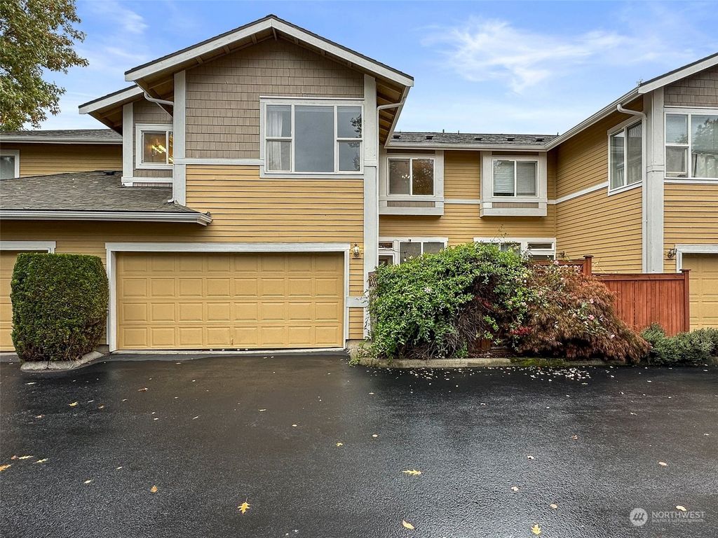Photo of 15633 NE 92nd Way #B2103, Redmond, WA 98052 (MLS # 2170640)