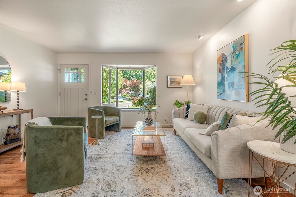 Photo of 11627 NE 75th Street, Kirkland, WA 98033 (MLS # 2456357)