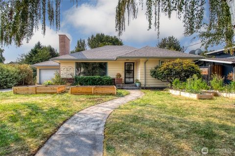Photo of 156 Bryant Avenue, Walla Walla, WA 99362 (MLS # 2430533)