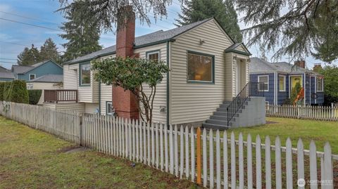 9752 Evanston Avenue N Seattle WA 98103