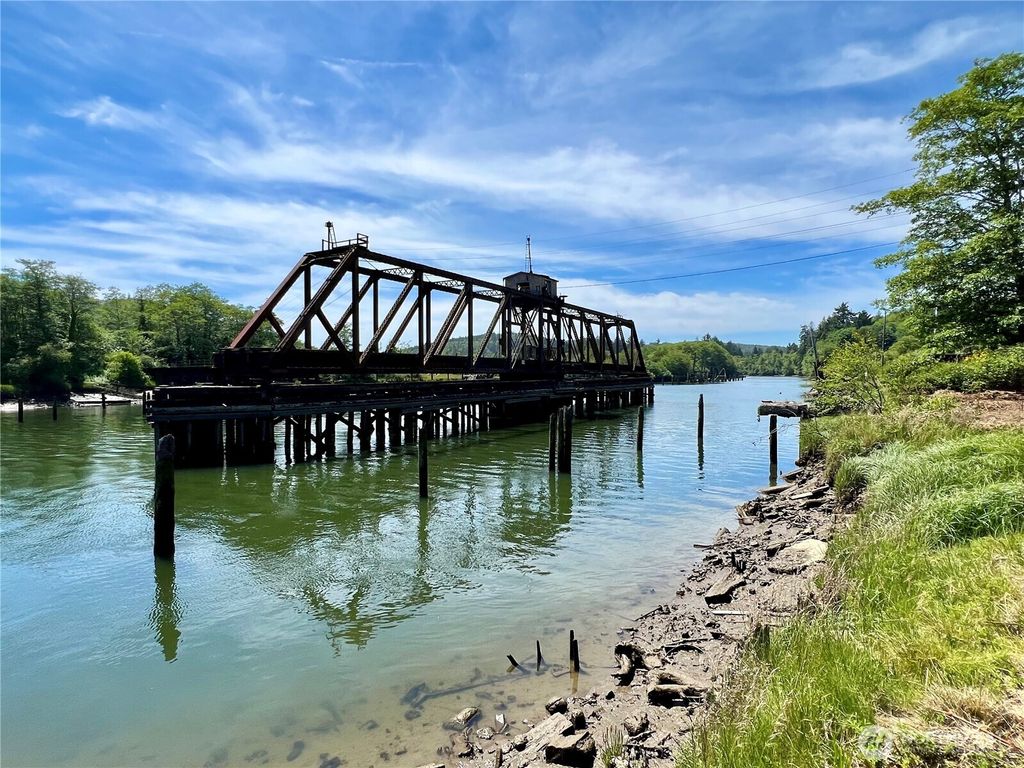 Photo of 1010 Division Street, Hoquiam, WA 98550 (MLS # 2457926)