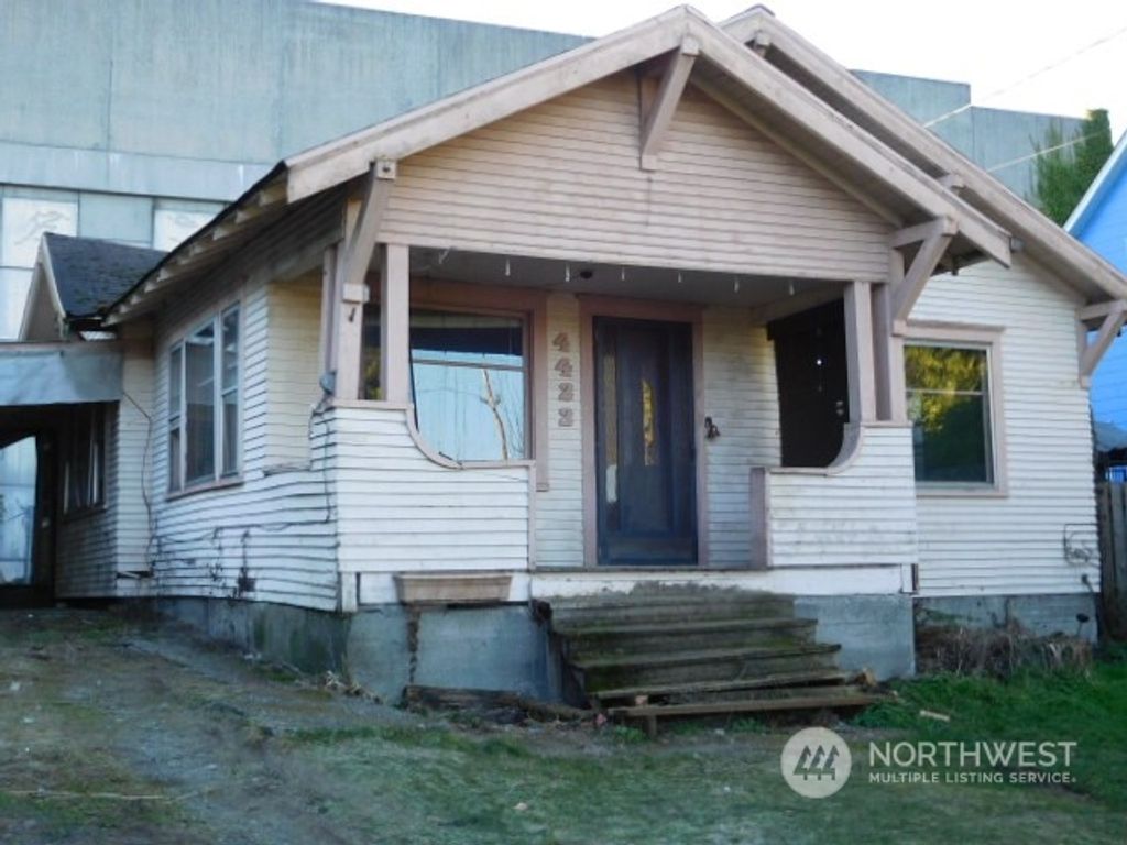 Photo of 4422 S 4th Avenue, Everett, WA 98203 (MLS # 2325131)