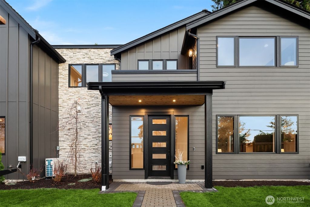 Photo of 5916 10805 108th Avenue NE, Kirkland, WA 98033 (MLS # 2461153)