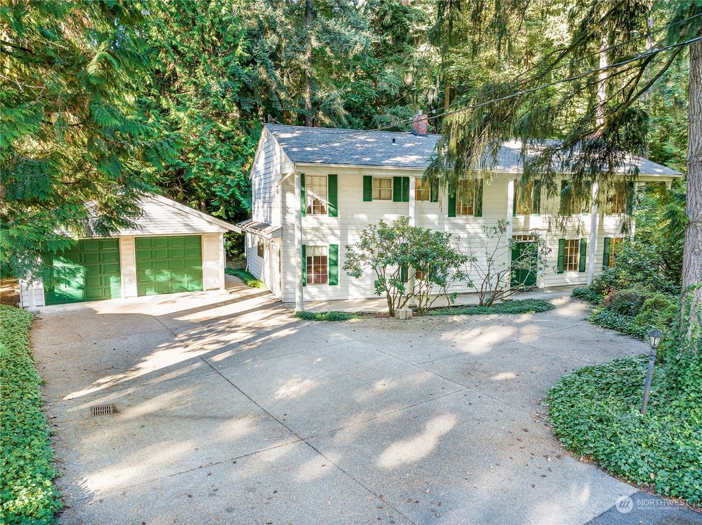 Photo of 10214 SE 13th Place, Bellevue, WA 98004 (MLS # 2173097)