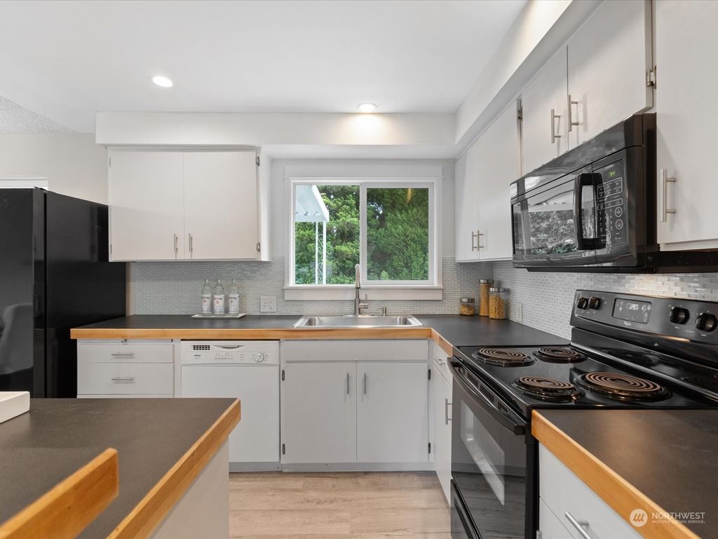 Photo of 4510 222nd Street SW, Mountlake Terrace, WA 98043 (MLS # 2257972)