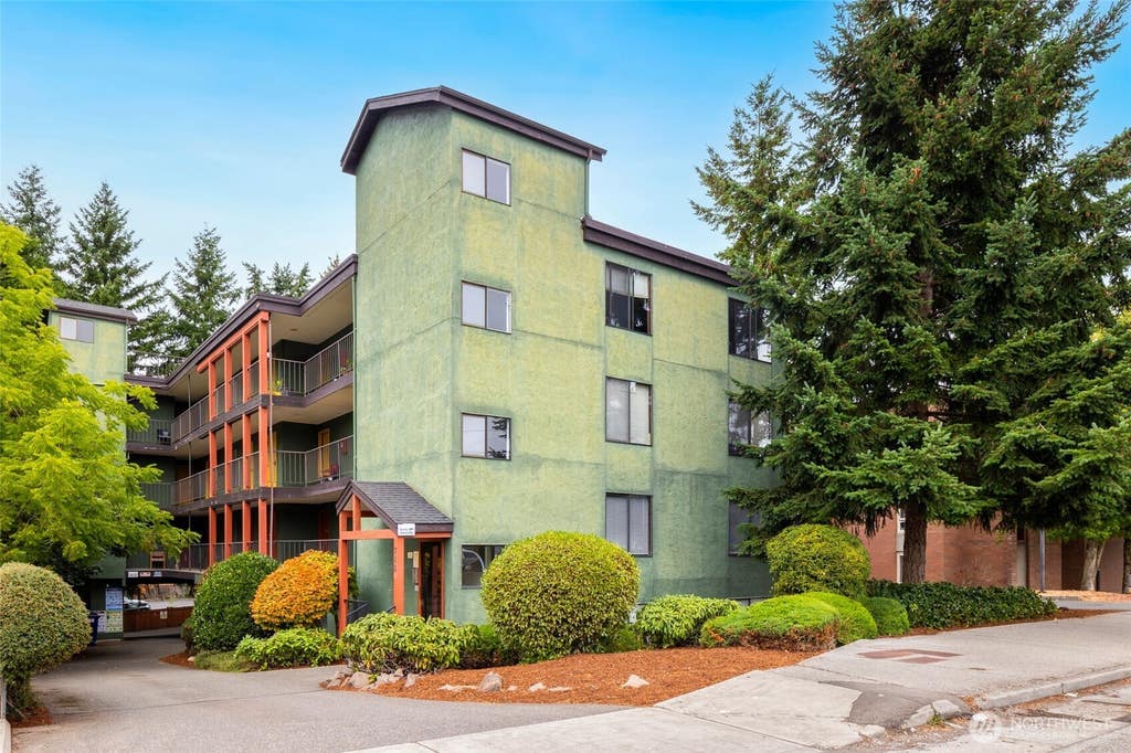 Photo of 712 N 143rd Street, Seattle, WA 98133 (MLS # 2555010)