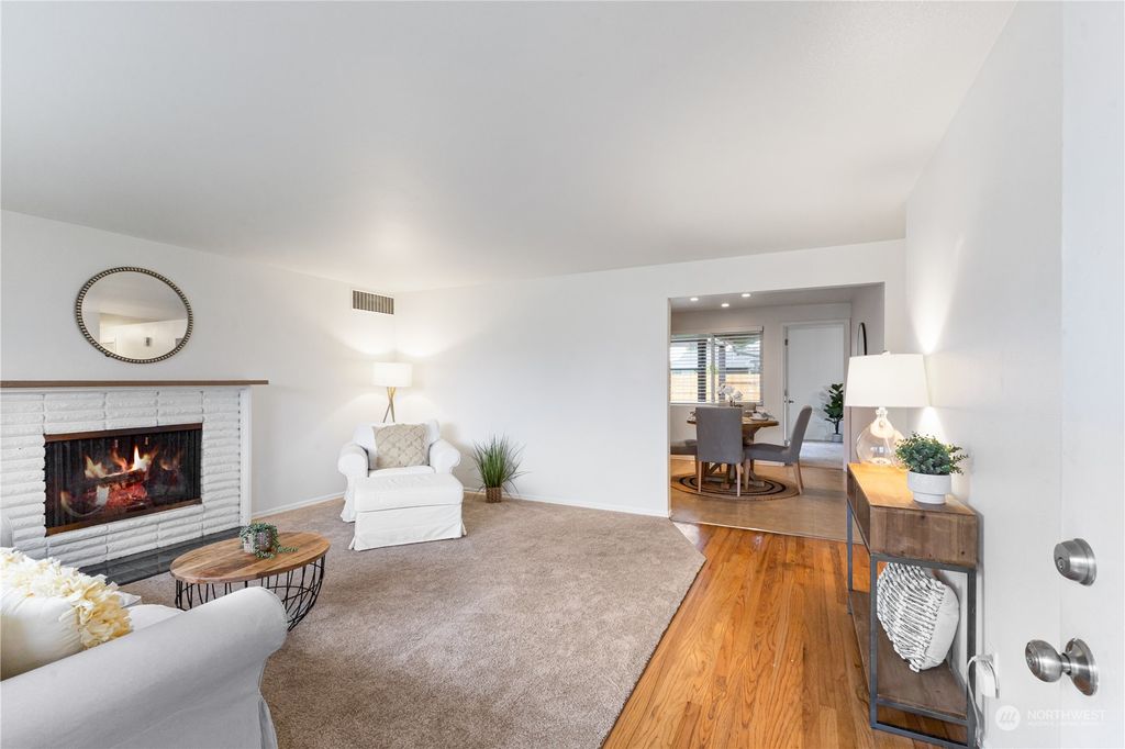 Photo of 11810 SE 165th St St, Renton, WA 98058 (MLS # 2320854)