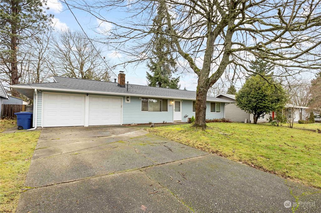 Photo of 11810 SE 165th St St, Renton, WA 98058 (MLS # 2320854)