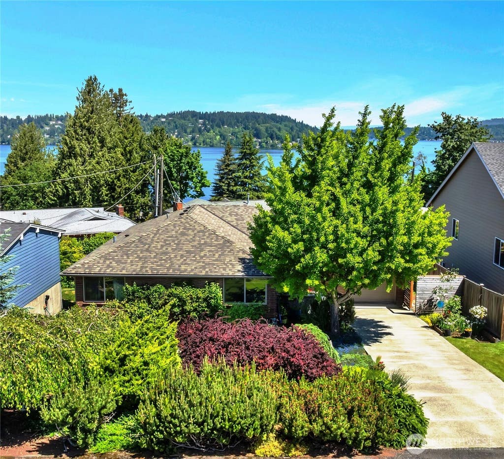 Photo of 7528 S Laurel Street, Seattle, WA 98178 (MLS # 2559667)