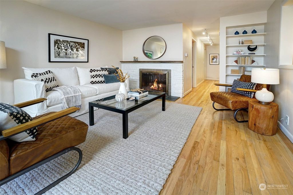 Photo of 4233 NE 88th Street, Seattle, WA 98115 (MLS # 2017158)