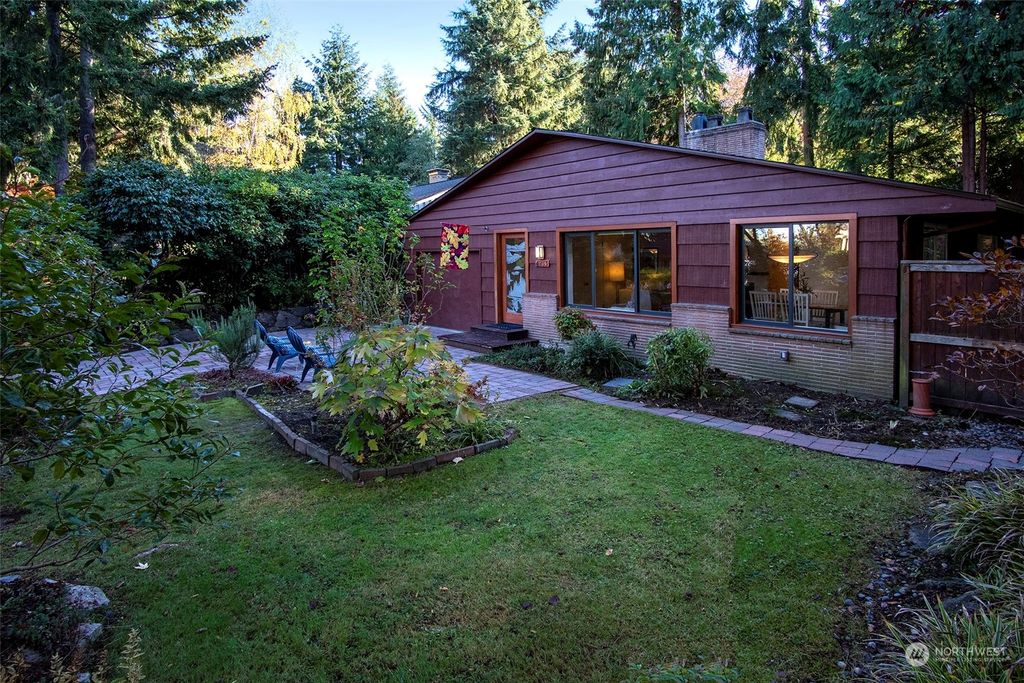 Photo of 4233 NE 88th Street, Seattle, WA 98115 (MLS # 2017158)