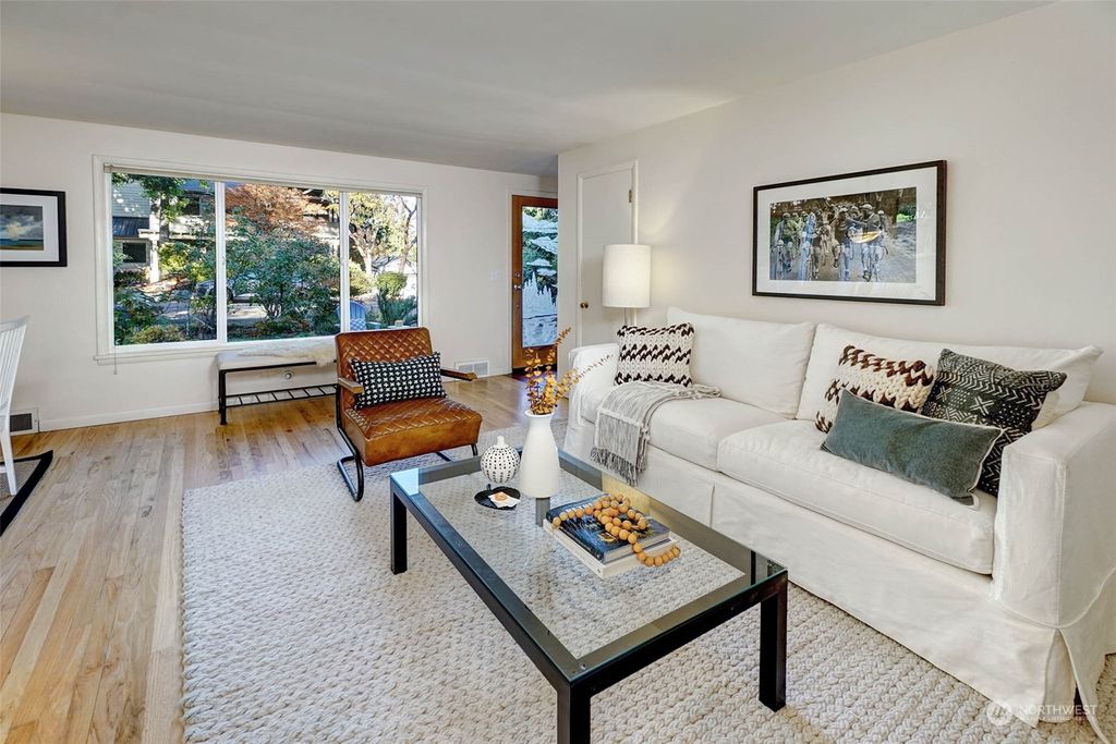 Photo of 4233 NE 88th Street, Seattle, WA 98115 (MLS # 2017158)