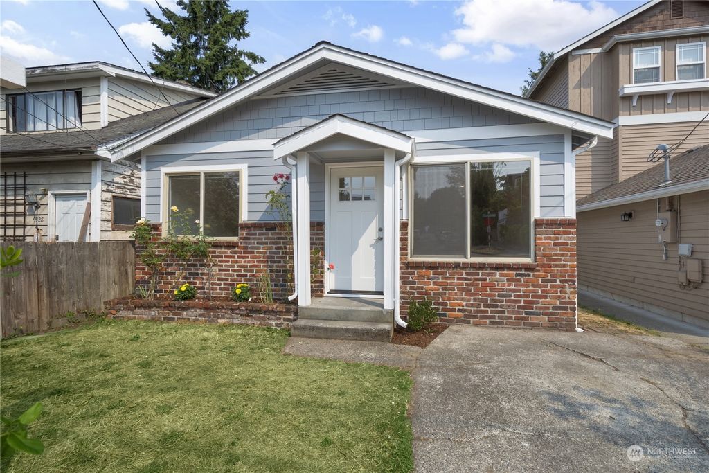Photo of 6324 Latona Avenue NE, Seattle, WA 98115 (MLS # 2153928)