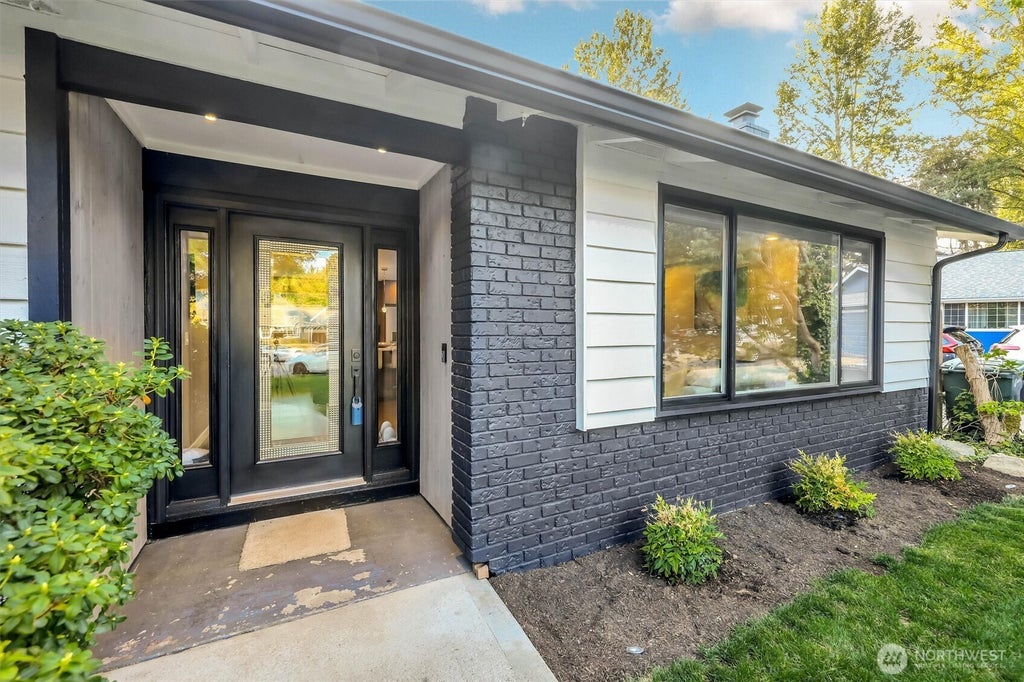 Photo of 14737 112th Avenue NE, Kirkland, WA 98034 (MLS # 2567007)