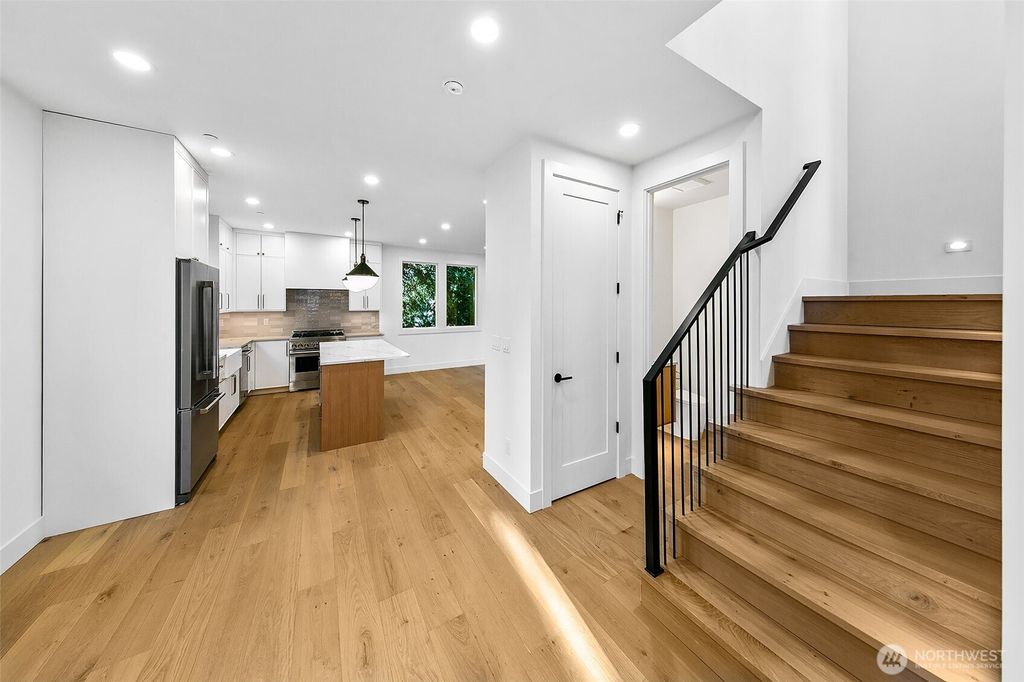 Photo of 7319 128th Avenue NE, Kirkland, WA 98033 (MLS # 2376652)