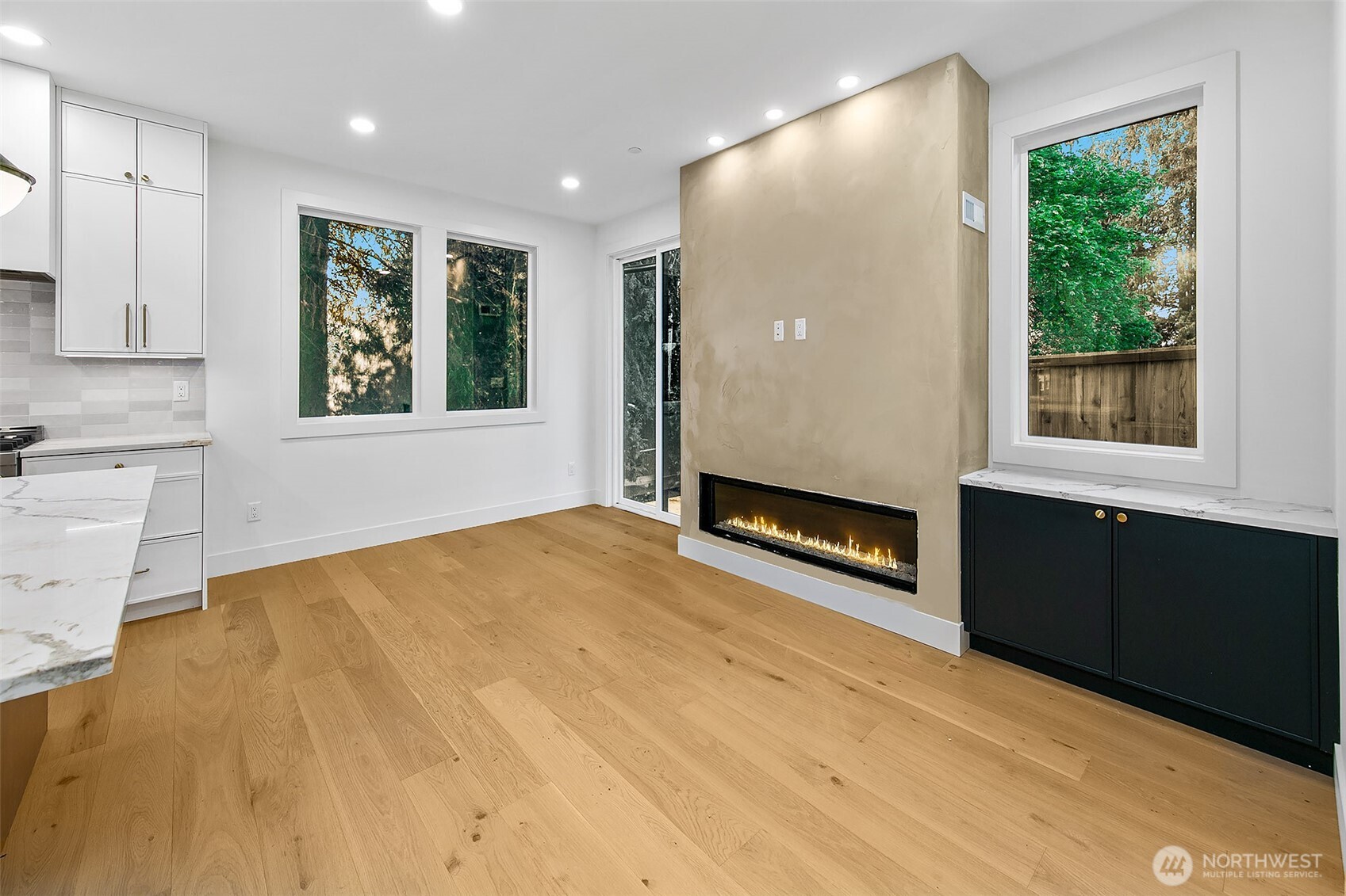 Kirkland, Washington 98033, United States, 2 Bedrooms Bedrooms, ,2 BathroomsBathrooms,Residential,Pending,130407