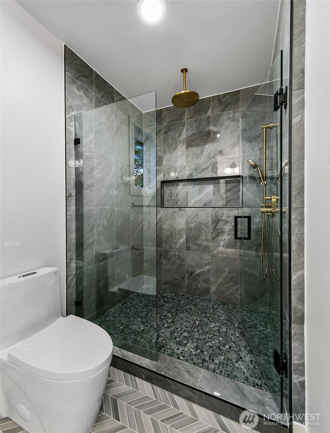 Kirkland, Washington 98033, United States, 2 Bedrooms Bedrooms, ,2 BathroomsBathrooms,Residential,Pending,130407