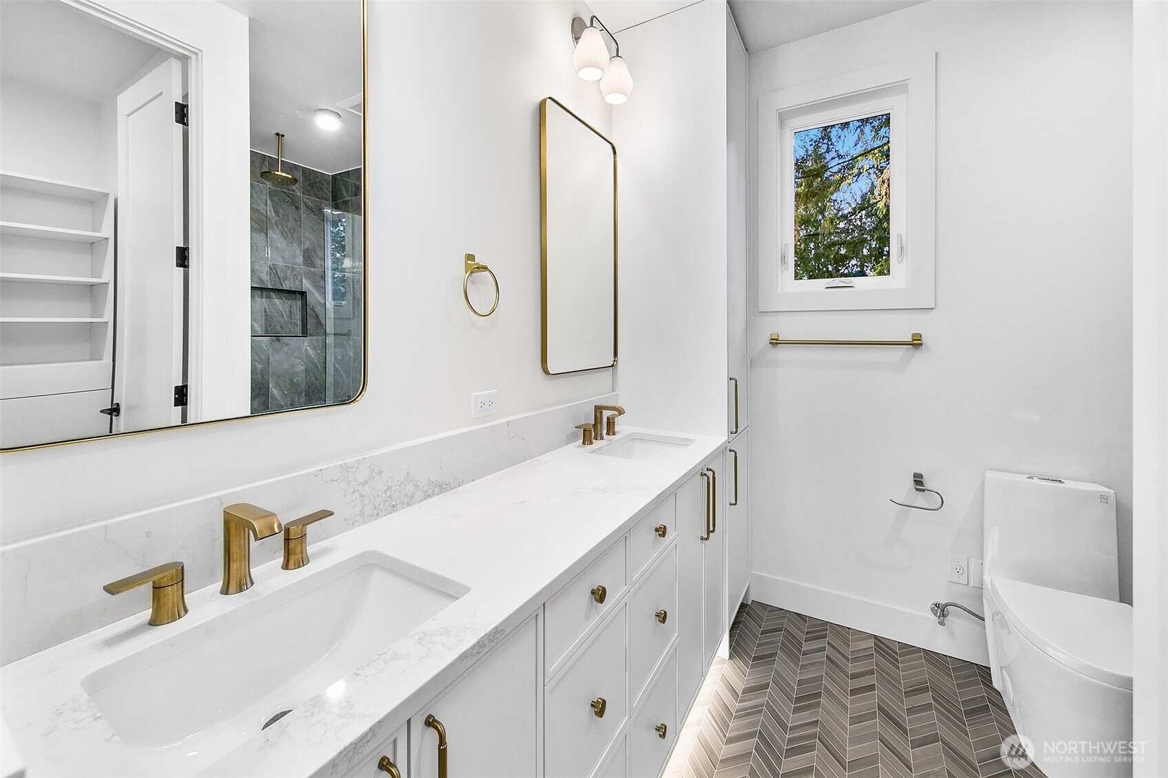 Kirkland, Washington 98033, United States, 2 Bedrooms Bedrooms, ,2 BathroomsBathrooms,Residential,Pending,130407