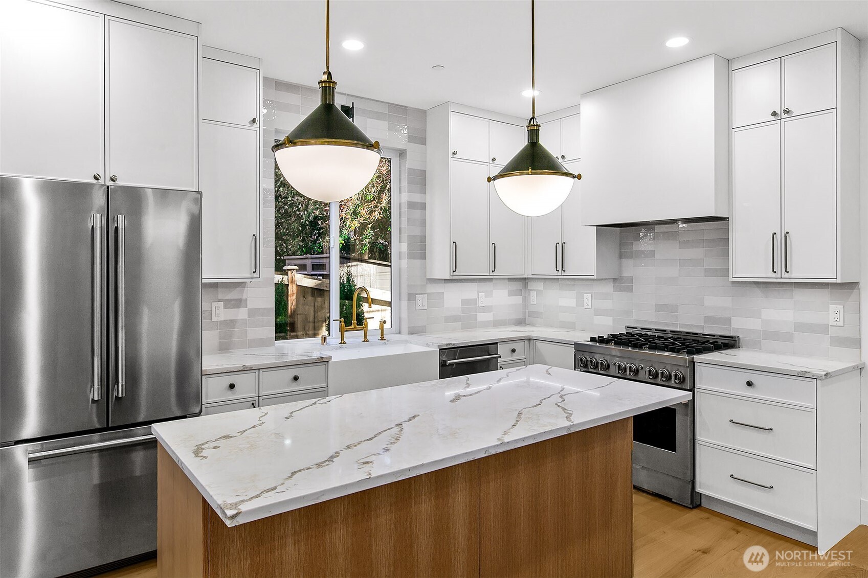 Kirkland, Washington 98033, United States, 2 Bedrooms Bedrooms, ,2 BathroomsBathrooms,Residential,Pending,130407