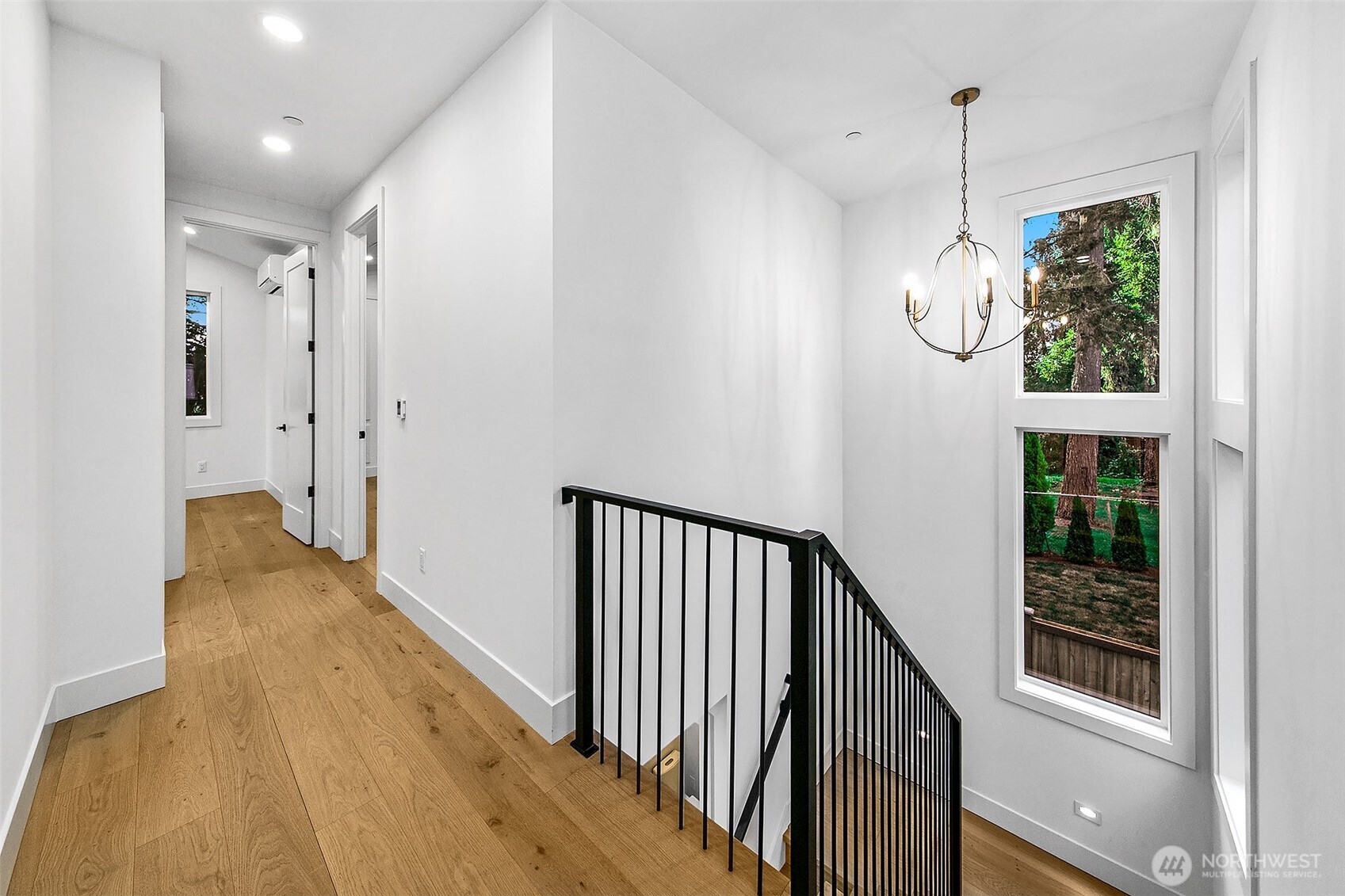 Kirkland, Washington 98033, United States, 2 Bedrooms Bedrooms, ,2 BathroomsBathrooms,Residential,Pending,130407