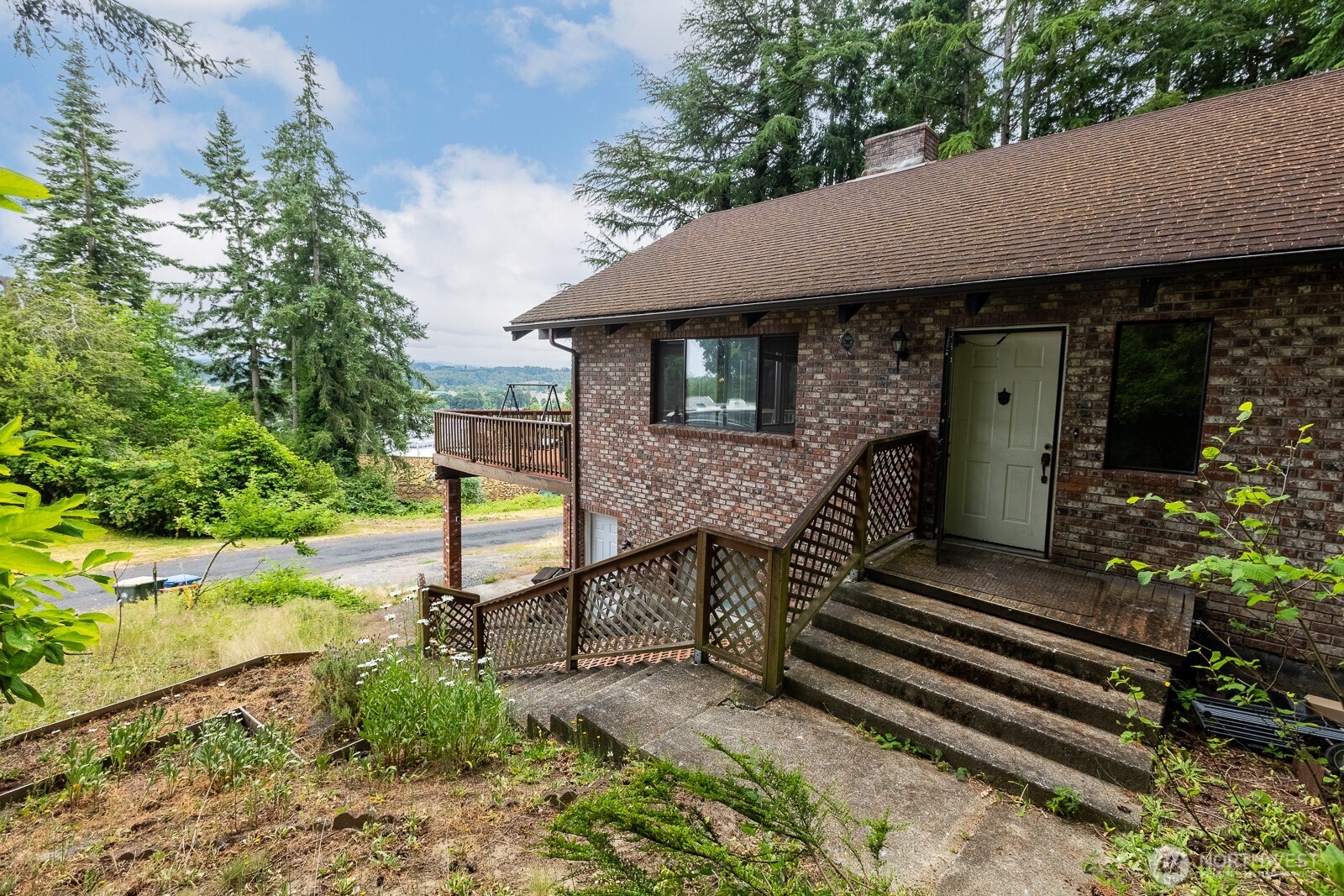 1927 SE Maple Dr
