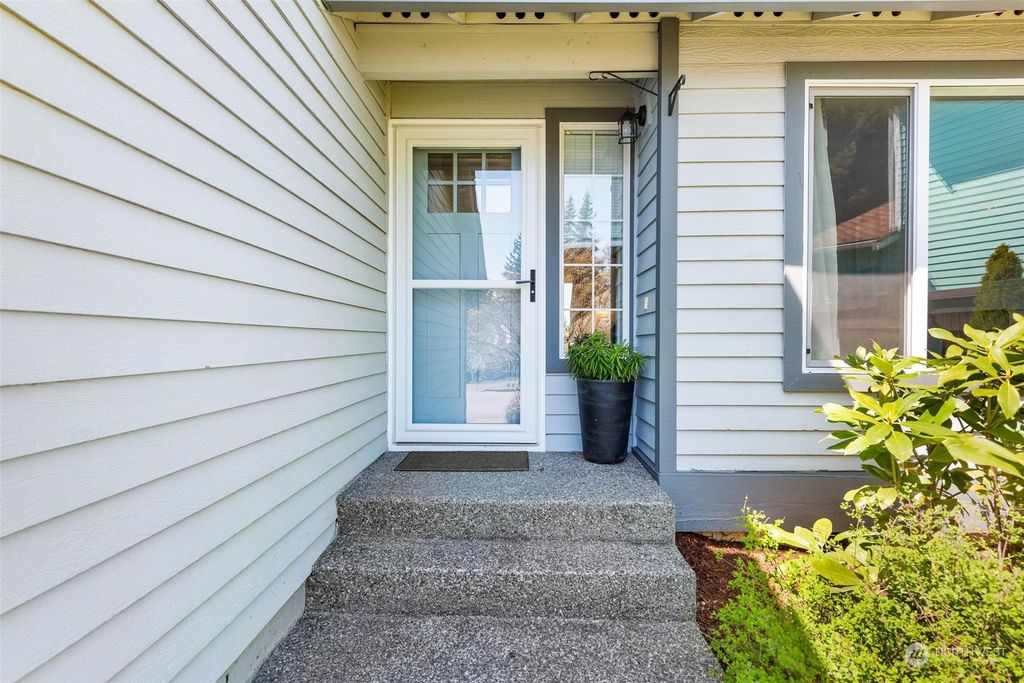 Photo of 2123 Aberdeen Place NE, Renton, WA 98056 (MLS # 2060750)