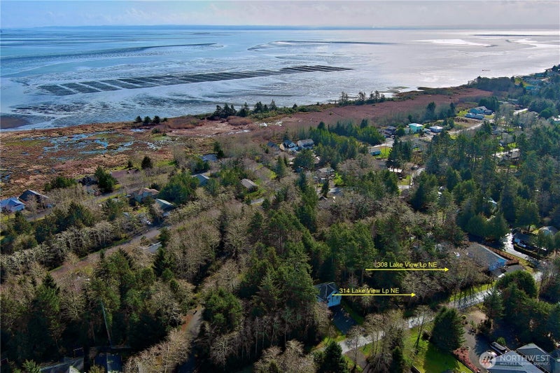 308 Lake View Loop NE