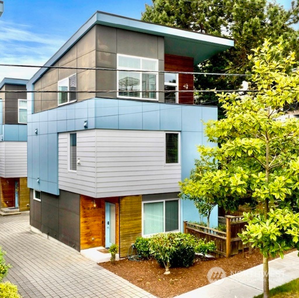 Photo of 9731 Woodlawn Avenue N, Seattle, WA 98103 (MLS # 2234493)