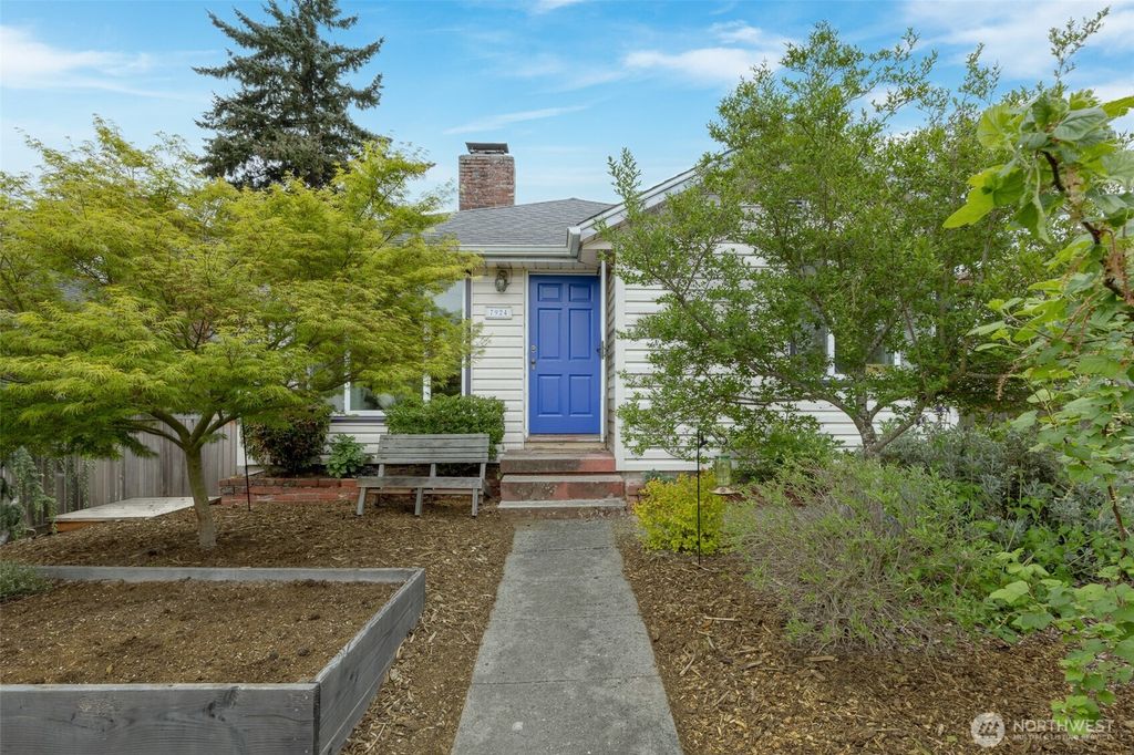 Photo of 7924 SW 16th Avenue, Seattle, WA 98106 (MLS # 2367853)