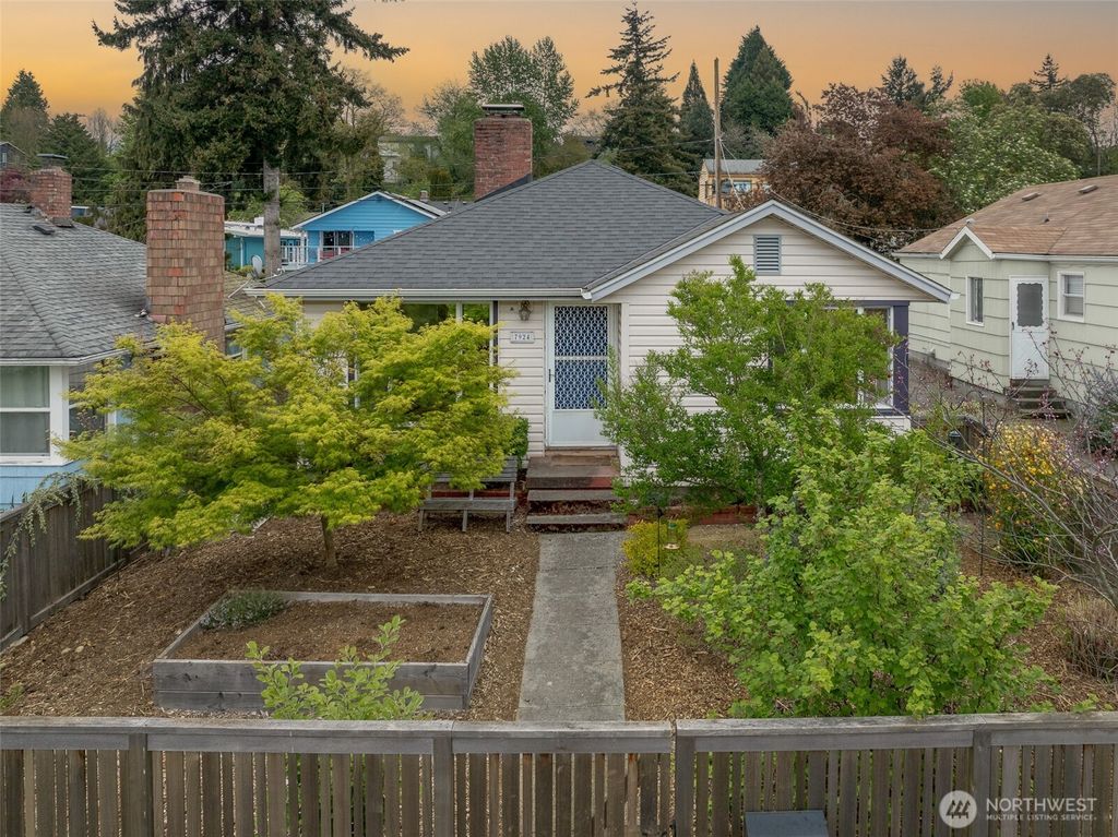 Photo of 7924 SW 16th Avenue, Seattle, WA 98106 (MLS # 2367853)