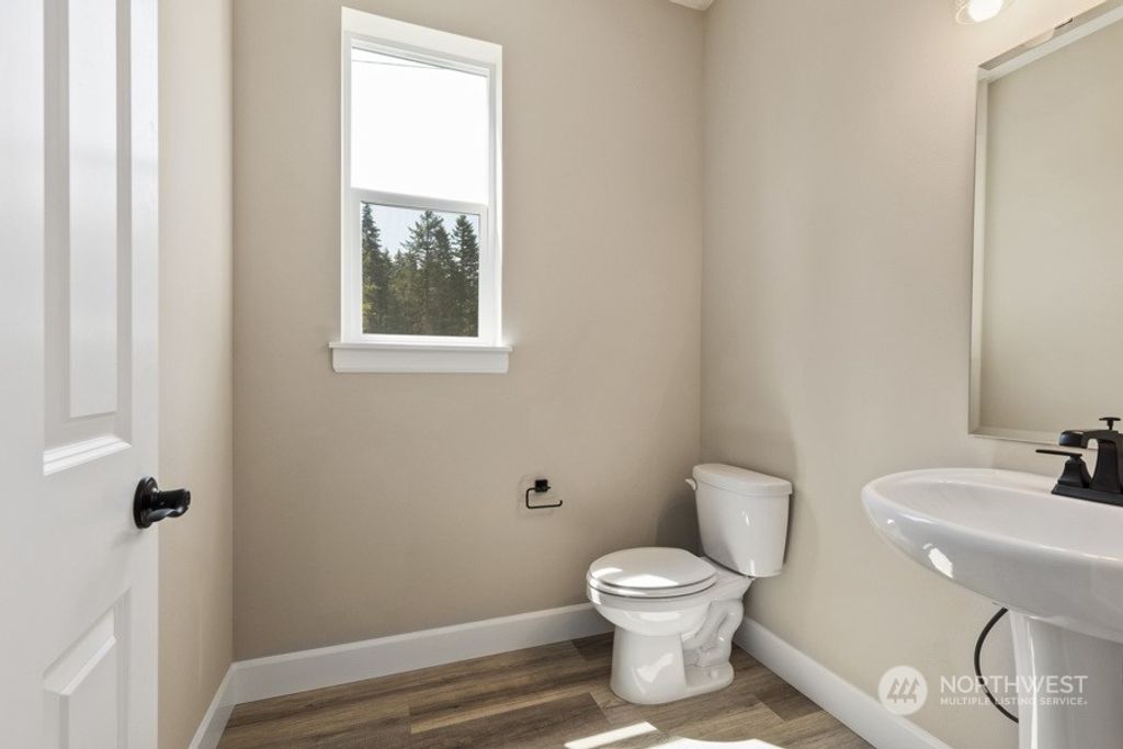 Photo of 1035 S 198th Court, Des Moines, WA 98148 (MLS # 2203826)