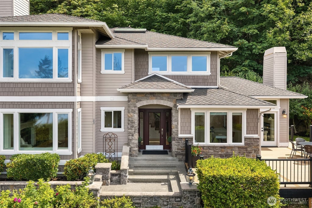 Photo of 20230 NE 18th Place, Sammamish, WA 98074 (MLS # 2578214)