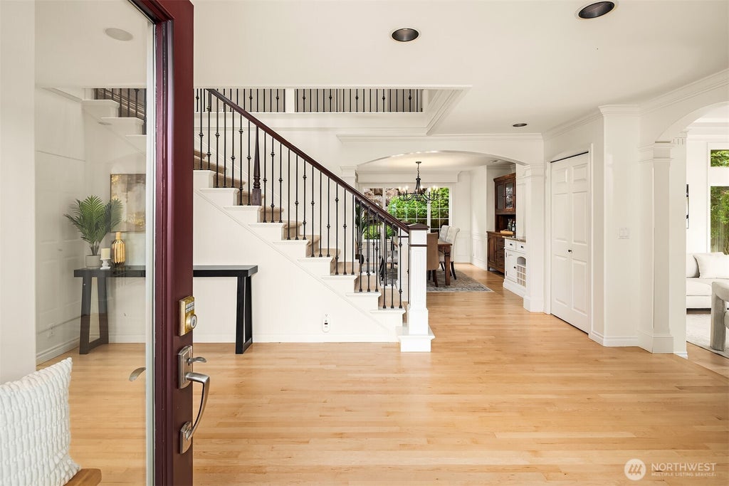 Photo of 20230 NE 18th Place, Sammamish, WA 98074 (MLS # 2578214)