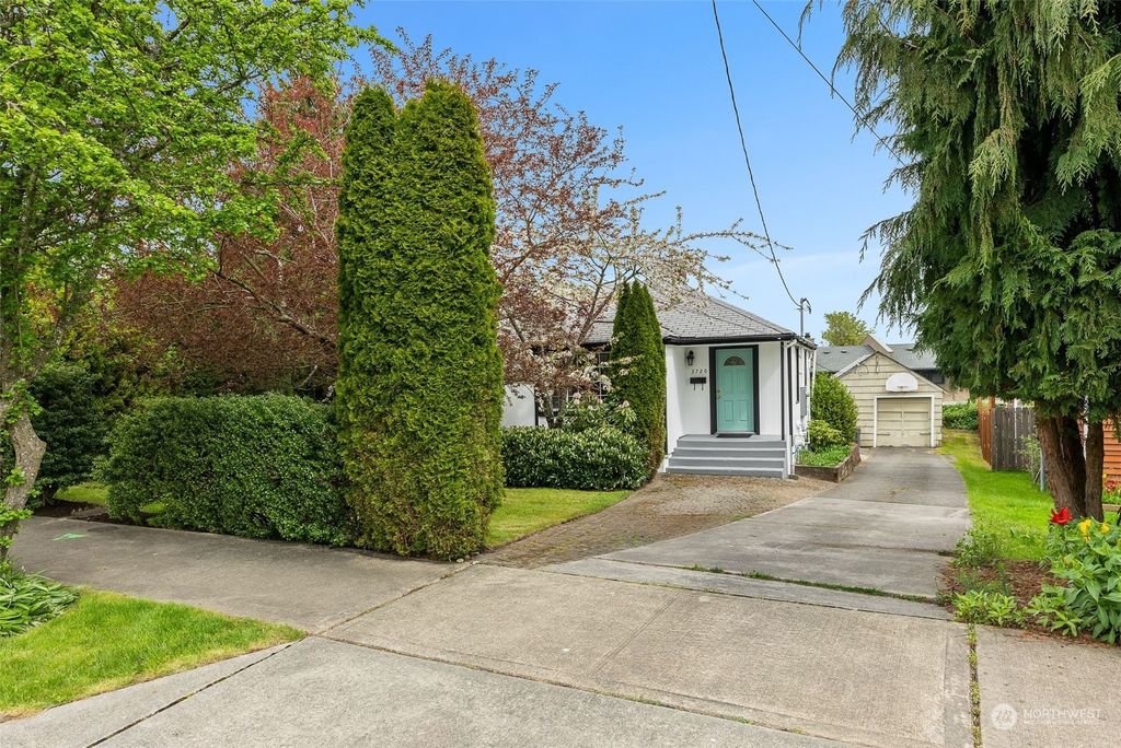 Photo of 3720 S 138th Street, Tukwila, WA 98168 (MLS # 2061843)